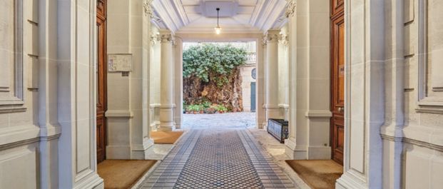 Appartement • Mairie - Photo 1