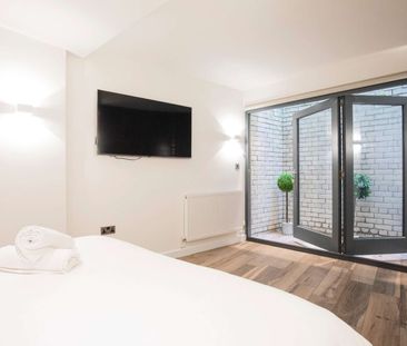 Five storey, Three Bedroom, Modern Townhouse in the heart of Manchester City Centre with a Roof Terrace - Photo 6