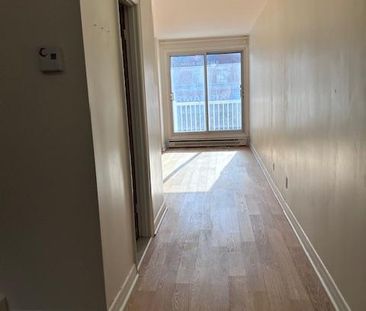 Grand 2 1/2 Metro Jean-Talon tout inclus - Photo 4