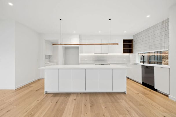 LUXURIOUS FAMILY LIVING! - Photo 1