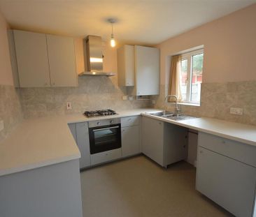 3 bedroom semi-detached house to rent - Photo 5