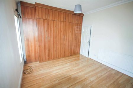 3 bedroom end of terrace house to rent - Photo 4