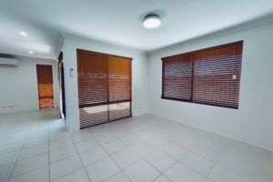 HOME FOR CHRISTMAS - Photo 1