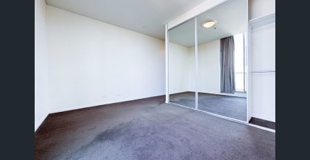 TWO BEDROOM APARTMENT IN IDEAL LOCATION - Photo 5