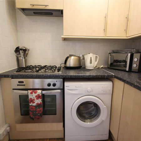 property to rent Hewlett Road, Cheltenham, Gloucestershire, GL52 - Photo 3