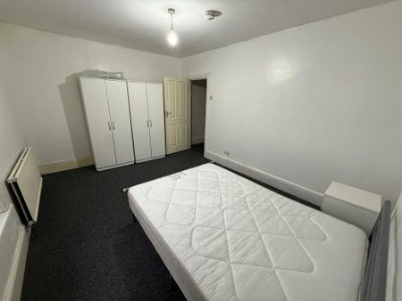 4 bedroom terraced house to rent - Photo 4