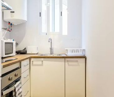 Carrer de l'Antiga Travessera, L'Hospitalet de Llobregat, Catalonia... - Photo 5