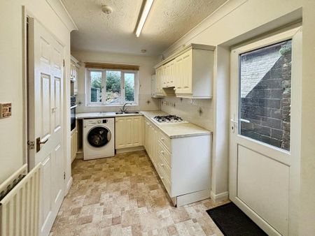 2 bedroom end of terrace house to rent - Photo 4