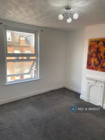 2 bedroom semi-detached house to rent - Photo 3