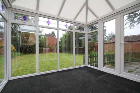 Georges Road, Sale, Cheshire, M33 - Photo 4