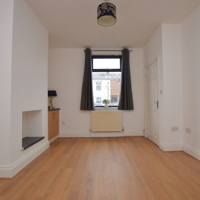 3 Bedroom Terraced House - Photo 1