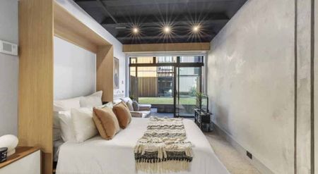 Welcome to apartment 105A in Vedado Apartments. - Photo 4