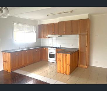 Family home in central pocket of St Albans - Photo 5