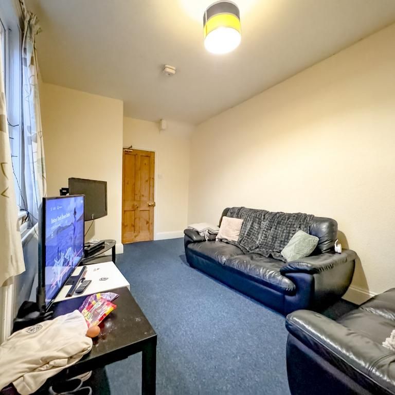 5 bedroom terraced house to rent - Photo 1
