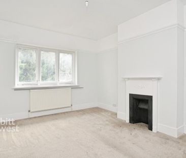 3 bedroom semi-detached villa to rent - Photo 4