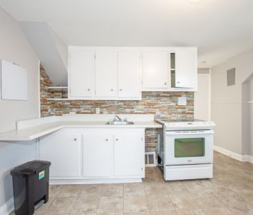 Spacious 2 Bedroom Upper Unit in Welland!! - Photo 5