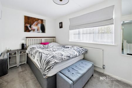 3 bedroom end of terrace house to rent - Photo 4