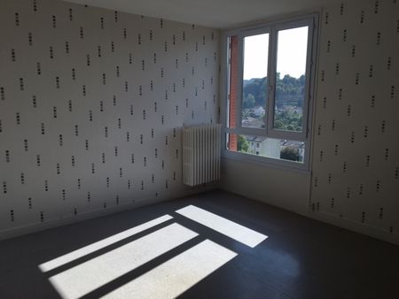 T4 de 69 m² - 18 rue emile zola Montbard - Photo 2