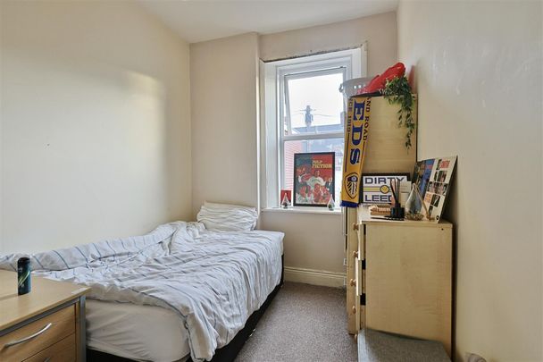 3 bedroom Student Flat to rent in Warwick Street, Heaton, Newcastle Upon Tyne, Ne6 - Photo 1