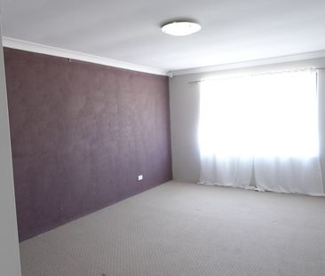 Stunning Renovated Townhouse – a Must-See! - Photo 4