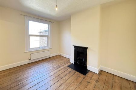 3 bedroom terraced house to rent - Photo 3