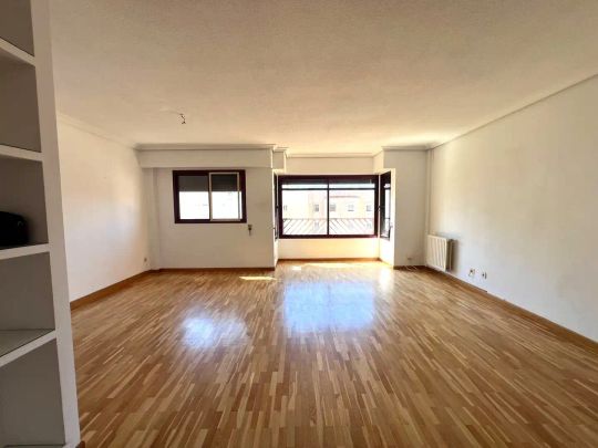 Piso de alquiler en Carrer de Ramon de Castro, Barrio de Patraix - Photo 1