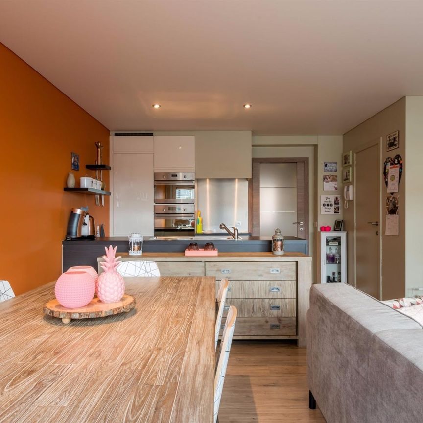 Knus 2-slaapkamerappartement centraal gelegen! - Photo 1