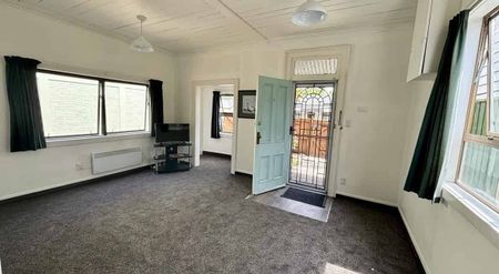 Cute Cottage - Handy Location - Photo 3