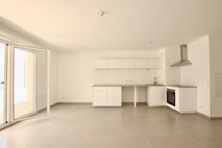 Location Appartement 3 pièces 60m² MARSEILLE 9ème - Photo 3