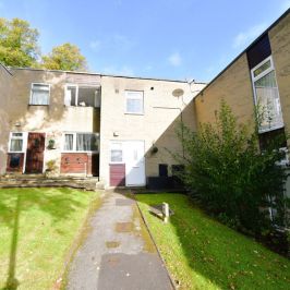 3 bedroom House in Park Edge Close, Leeds - Photo 1