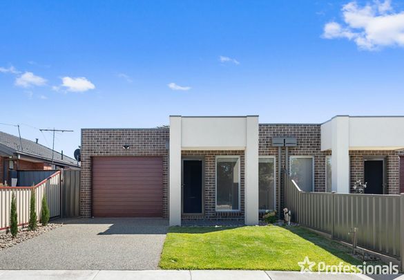 32B Bayliss Road, Deer Park VIC 3023 - Photo 1