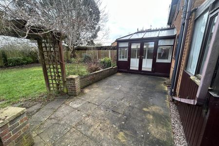 3 bedroom semi-detached house to rent - Photo 5