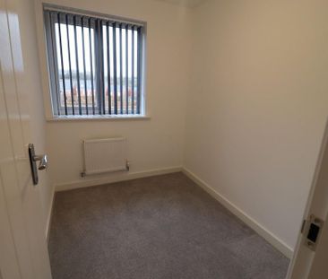 3 bedroom semi-detached house to rent - Photo 2