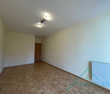 Mitten im Grünen: 3 Zimmer-Wohnung im 1. OG - Photo 2