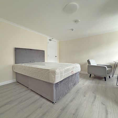 Bell Road, TW3, Hounslow - Photo 3