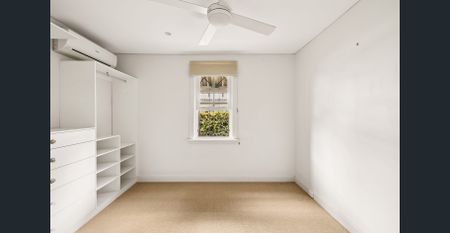 Renovated sandstone home on peninsula with double garage - Photo 5