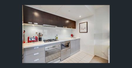 Impressive apartment plus study in walk-to-everywhere Location - Photo 4