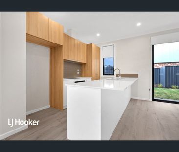 GREAT LOCATION THREE BEDROOM TOWNHOUSE!! - Photo 6