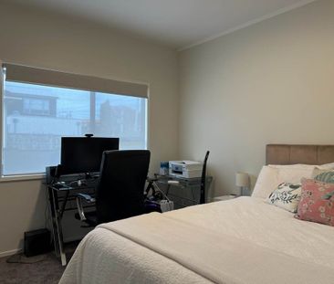 Modern Two-Bedroom Retreat in Prestigious St Heliers - Photo 4