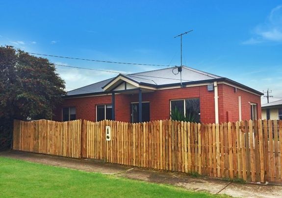 TWO BEDROOM HOME CLOSE TO SHOPS - Photo 1