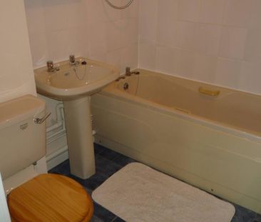 1 bedroom flat to rent - Photo 6