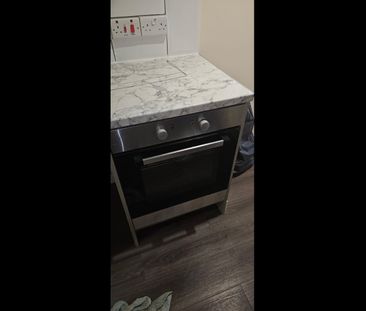 1 Bed Flat, Floyd Road, SE7 - Photo 4