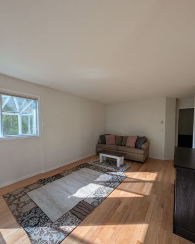 Spacious 2 bed/2 bath Downtown Kelowna - Photo 2