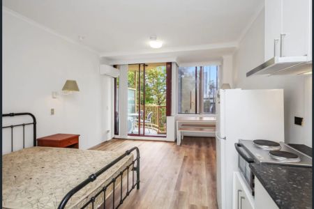Fully Furnished Studio in the Heart of Parramatta - Photo 4