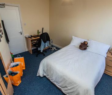 3 bedroom apartment to rent - Photo 3