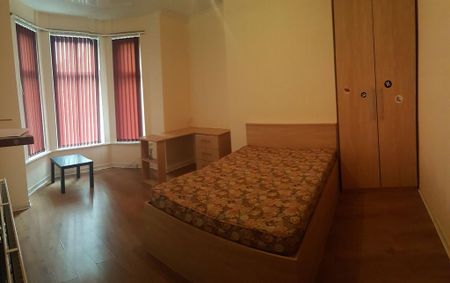 8 bedroom semi-detached house to rent - Photo 2