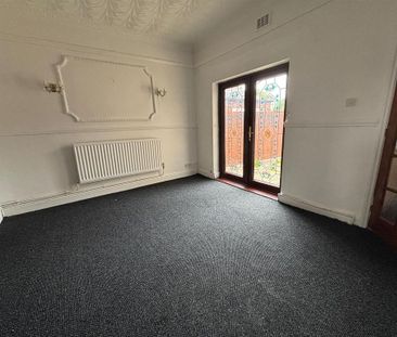 3 bedroom end of terrace house to rent - Photo 4