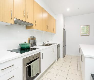 Stylish convenience awaits in this lovely apartment at Lightsview –... - Photo 5