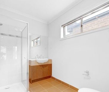 Spacious 3-Bedroom Home with 2 Bathrooms and Double Garage - Ideal ... - Photo 6