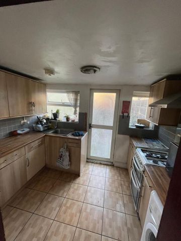 1 bedroom in a house share to rent - Photo 4